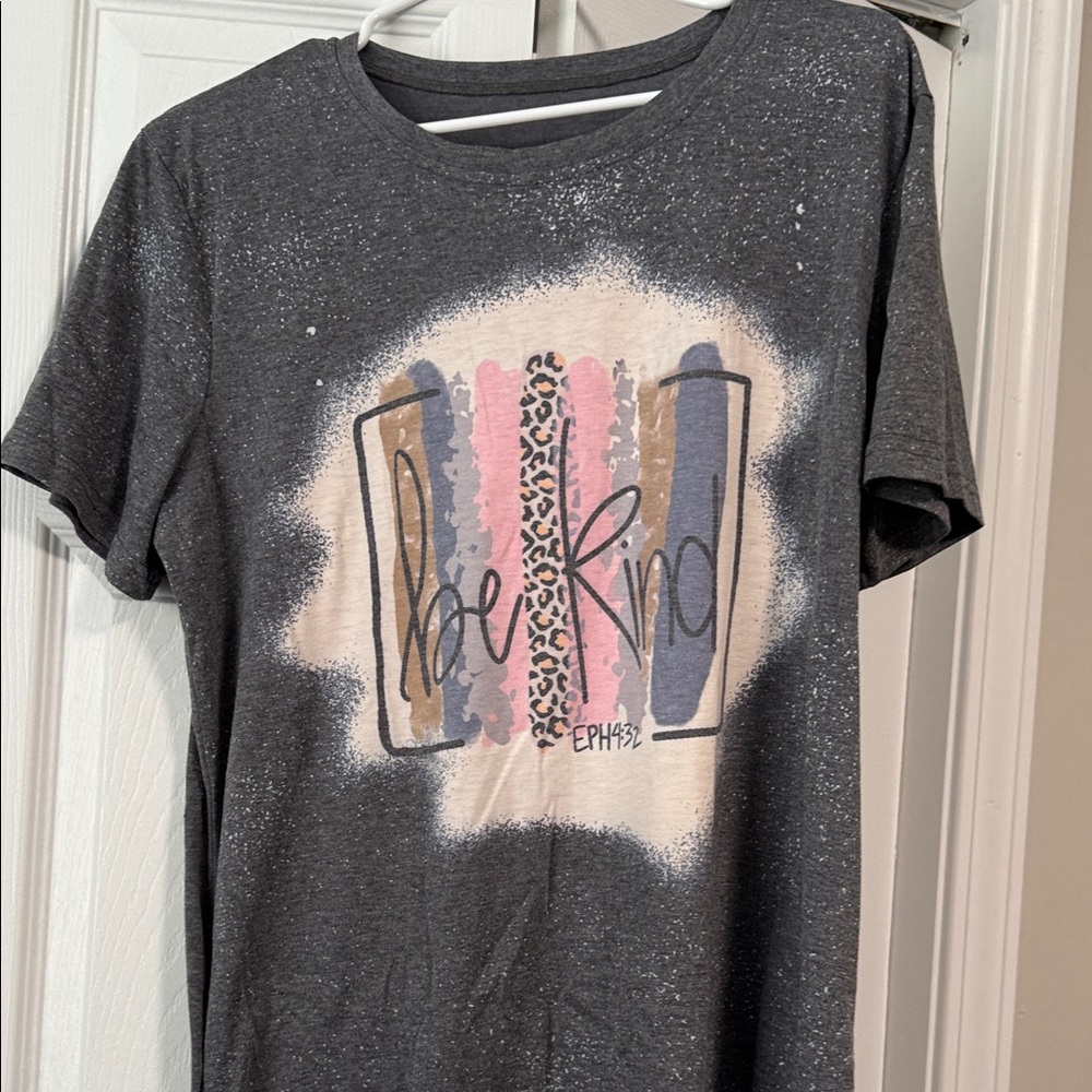 Gray Graphic T-Shirt with Be Kind Design